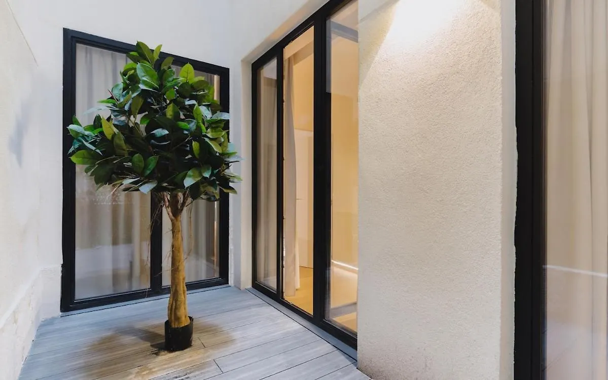 Large And Calm 2Br Apt With Ac & Patio Paris Frankrike